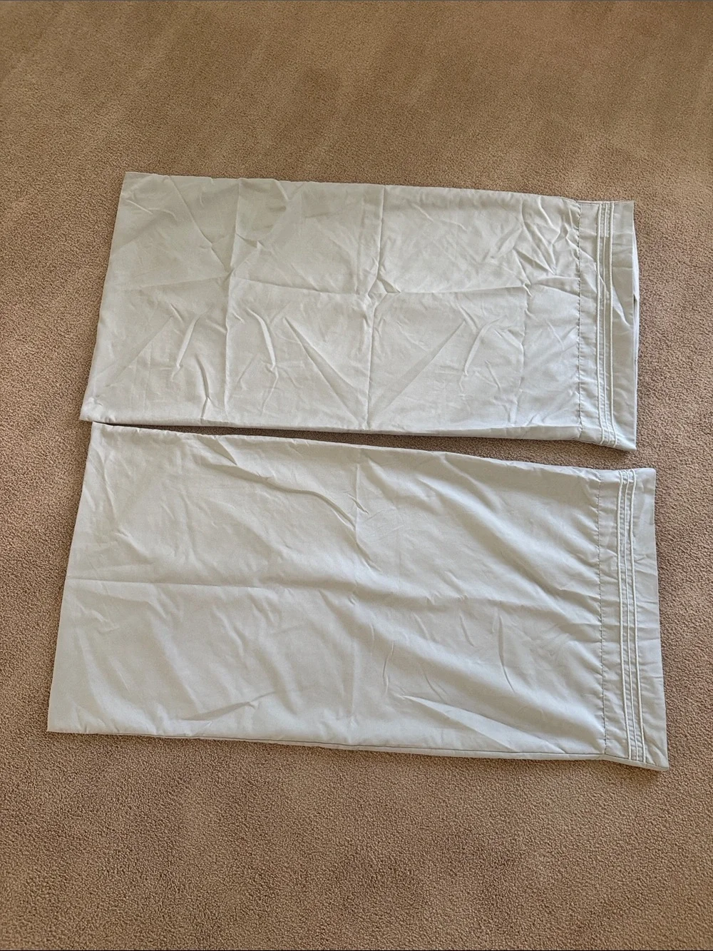 Set of 2 Cotton Pillowcases in Light Gray — Soft Hotel-Style Finish